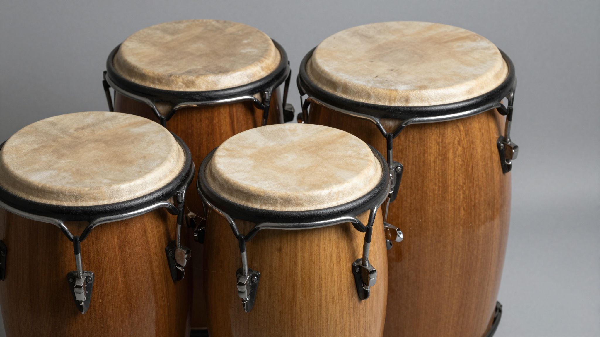 A bongó teste anyaga és mérete határozza meg hangját.