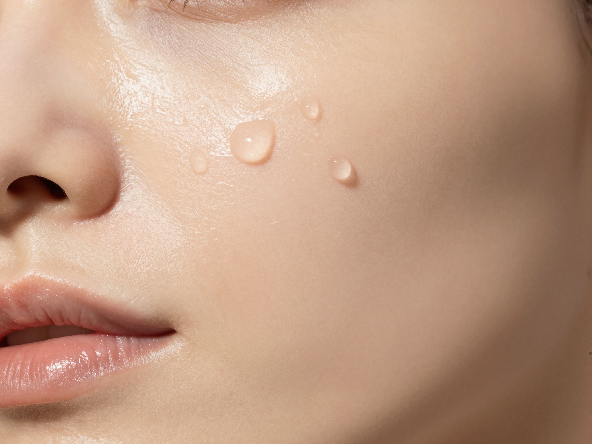 A glicerin fokozza a bőr barrier funkciójának hidratáltságát.