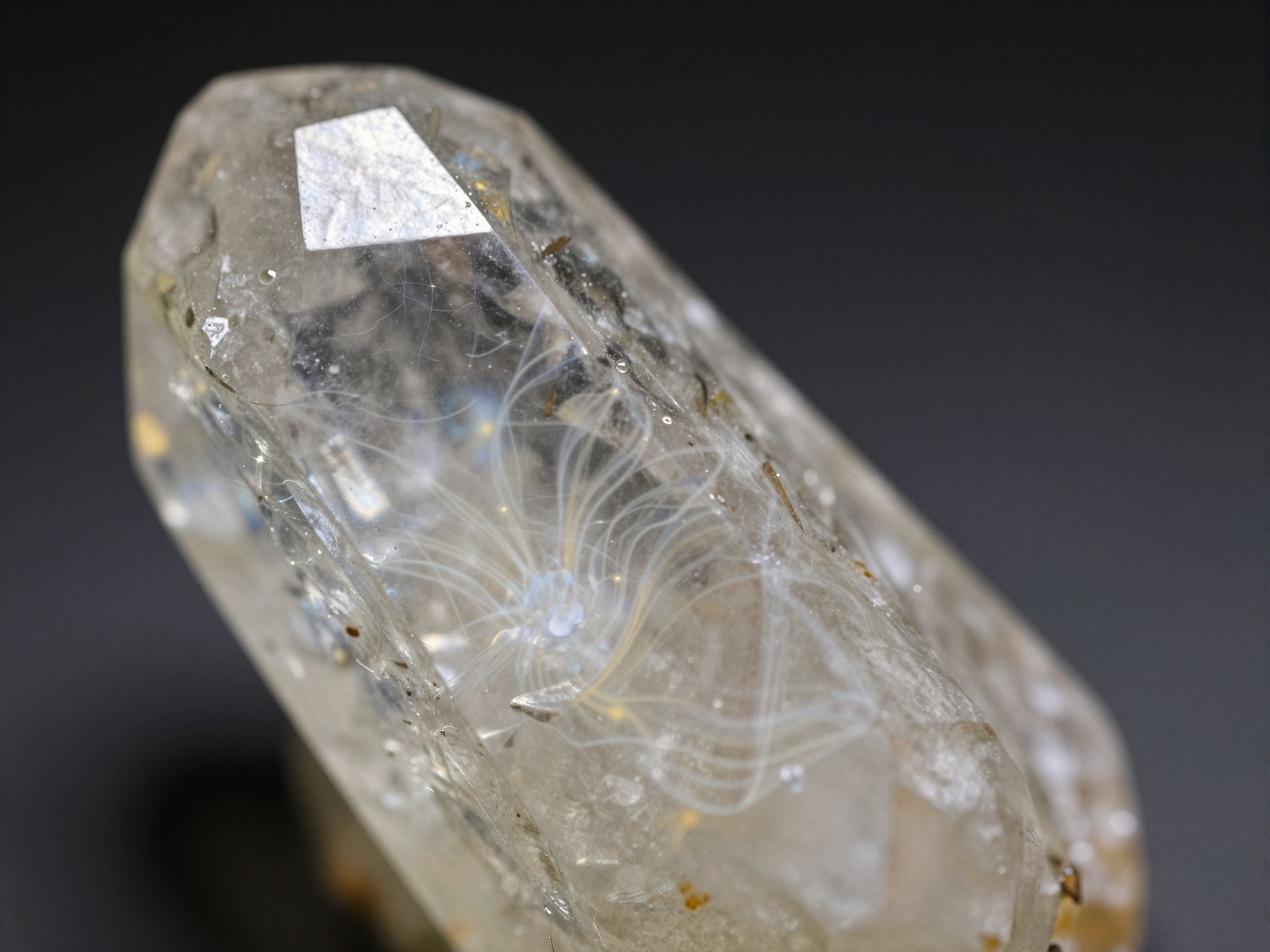 A hemimorfit rezgései támogatják a belső harmónia megteremtését.