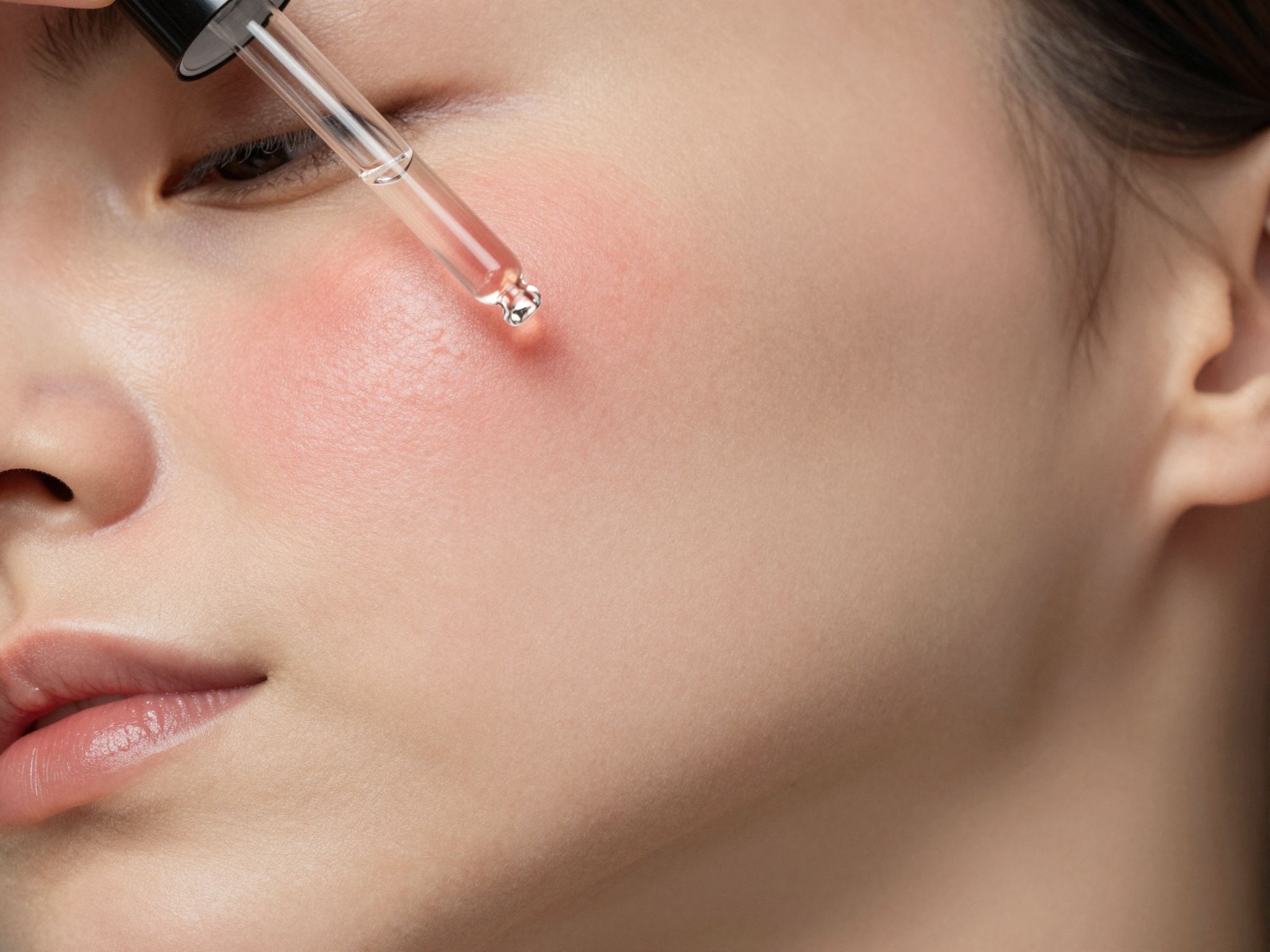 A karbamid túlzott használata irritációt és bőrpírt okozhat.