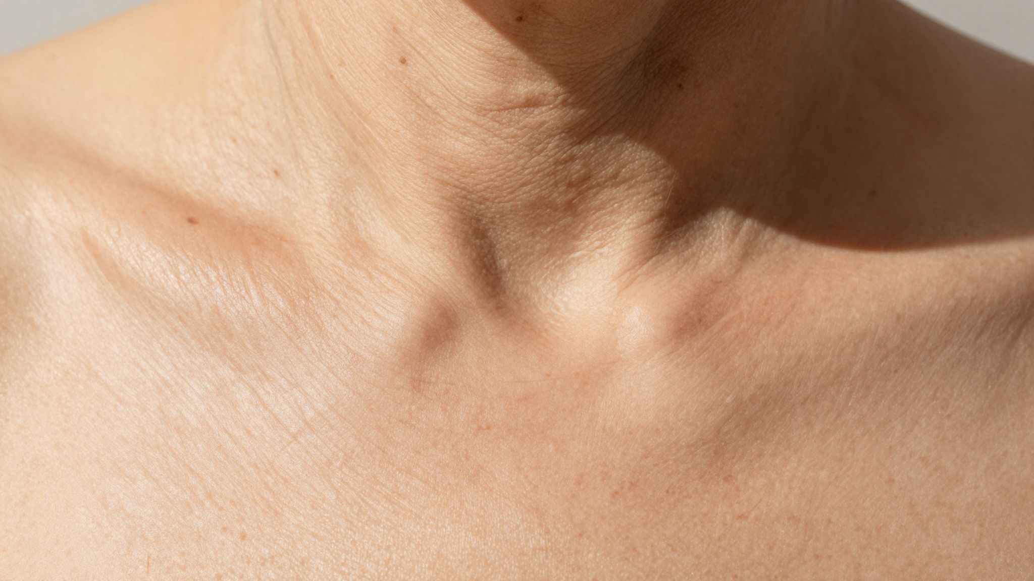 A napfény károsítja a kollagént, előidézve ráncokat és foltokat.