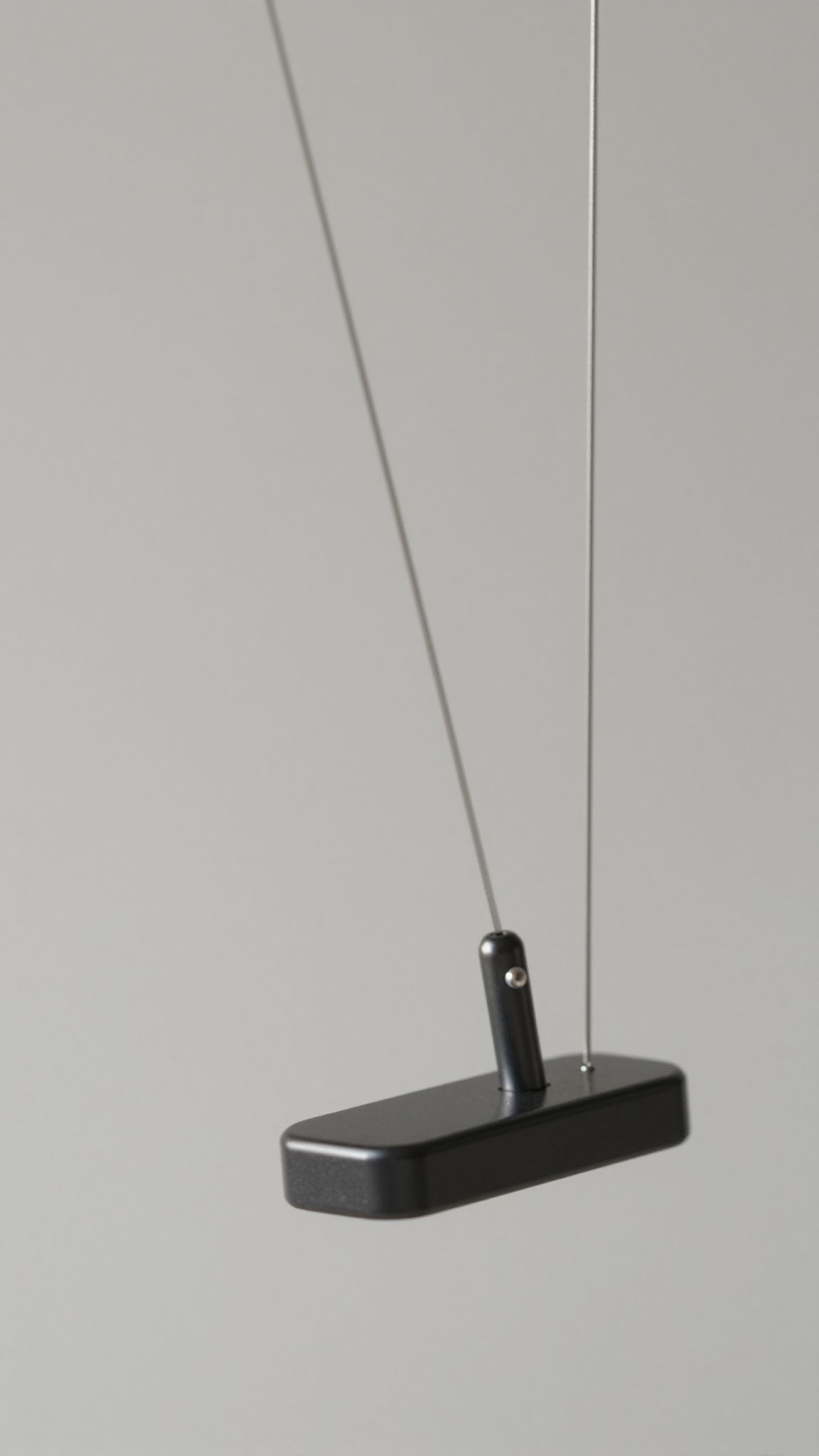 A fonálerő a lengés amplitúdójának csökkenését okozza.