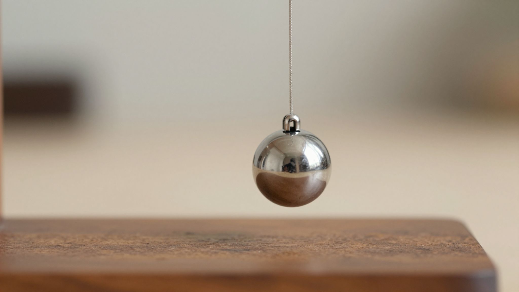 A mechanikai lengőmozgás periodikus, energiacsere alapú mozgásforma.