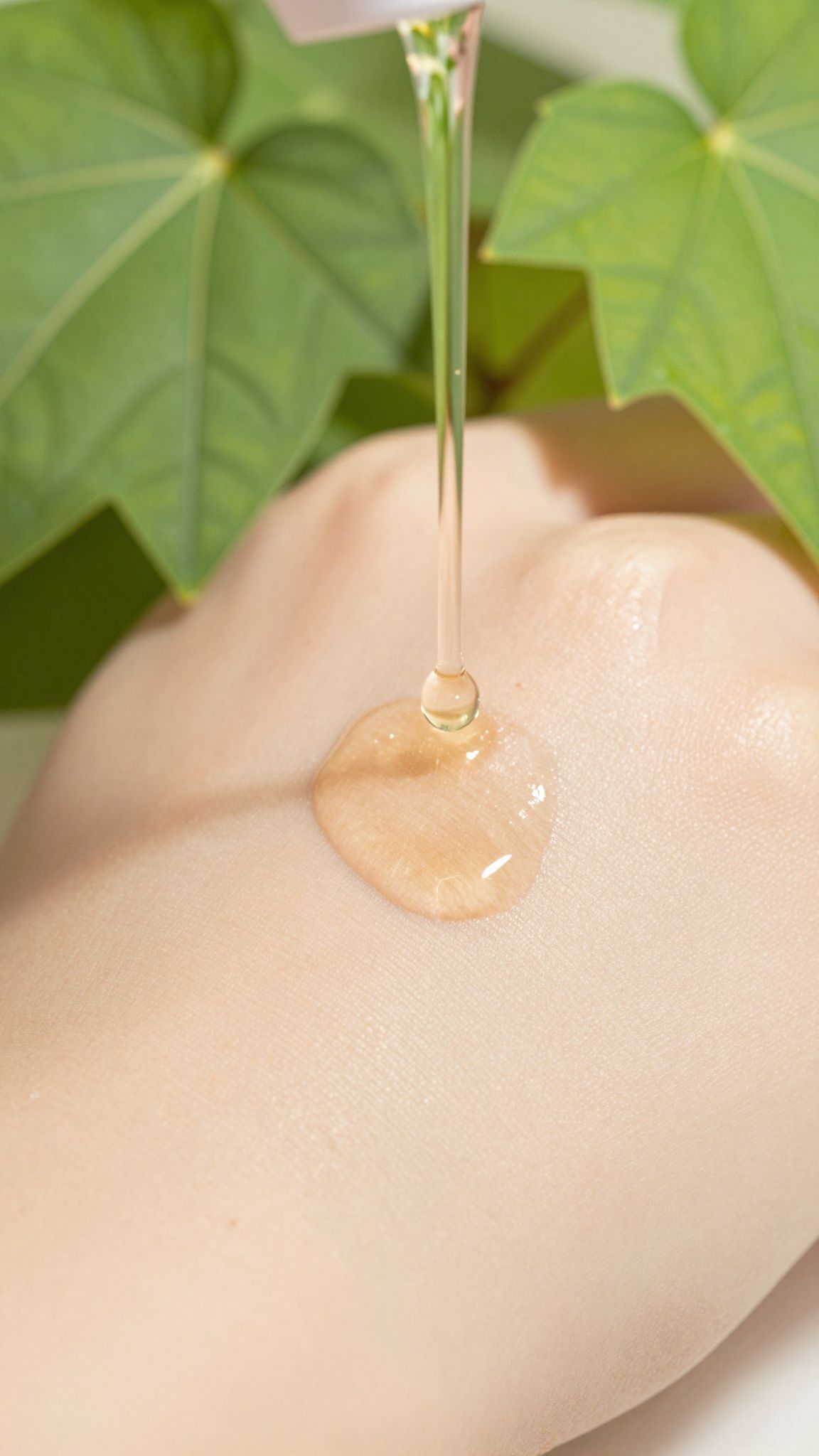 A ricinusolaj mélyen hidratálja és nyugtatja a bőrt.