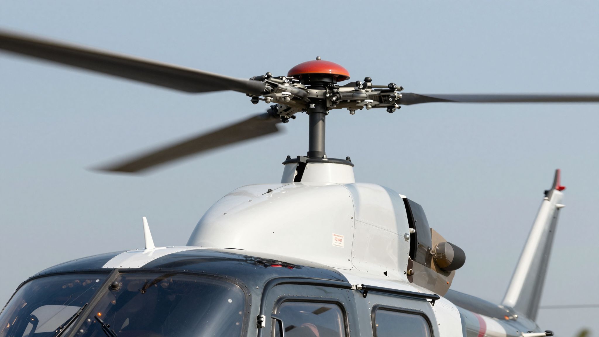 A rotorlapátok állásszöge szabályozza a lift és tolóerőt.