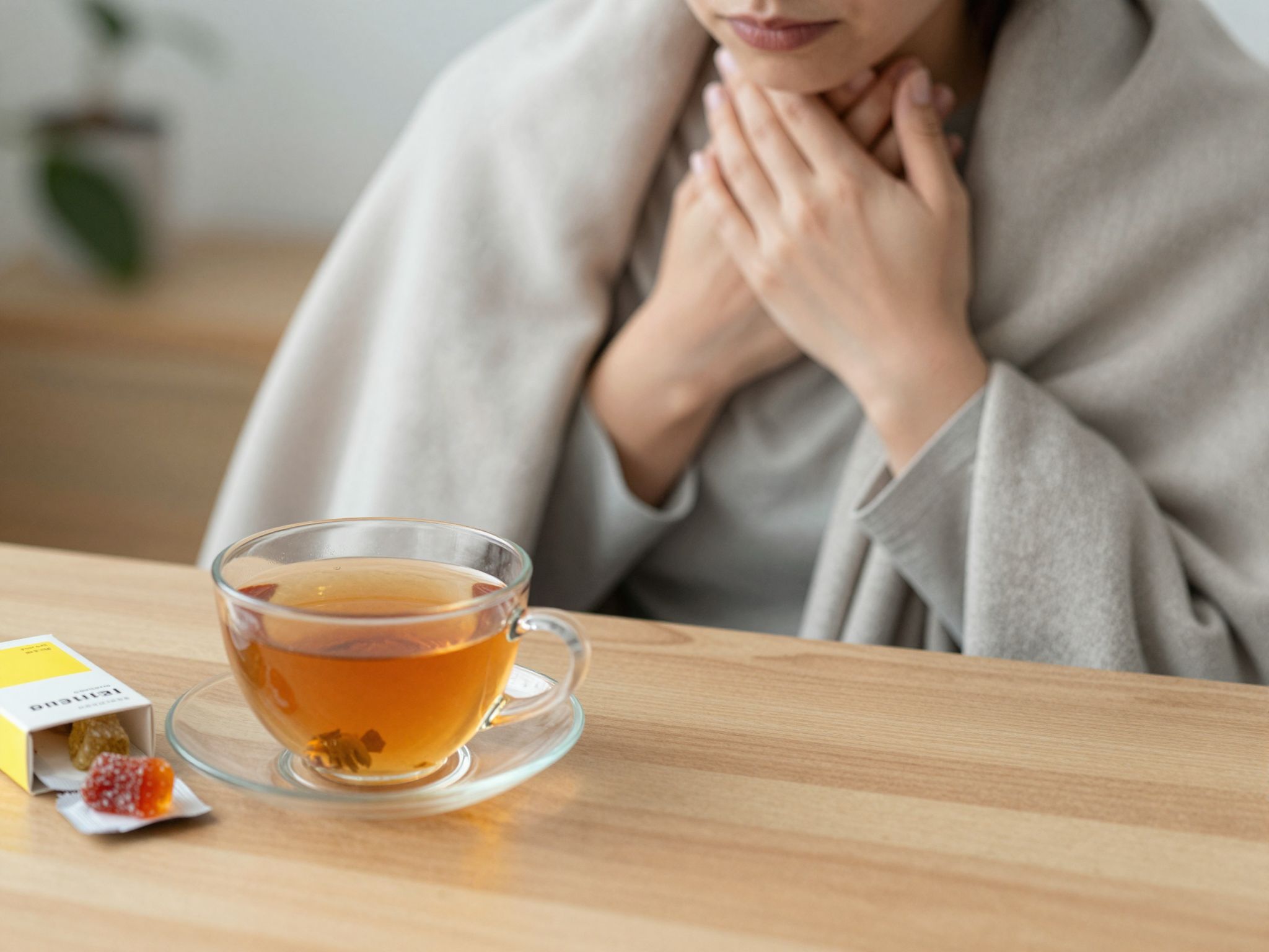 Otthoni praktikák akkor ajánlottak, ha a torokfájás enyhe.